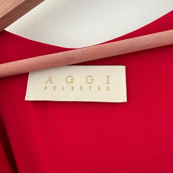 Aggi Selected Gown - Picture 3 of 6